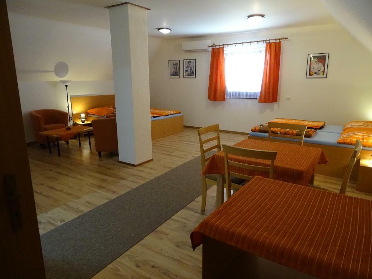 Penzion Pod Vapenkami Strážnice Εξωτερικό φωτογραφία